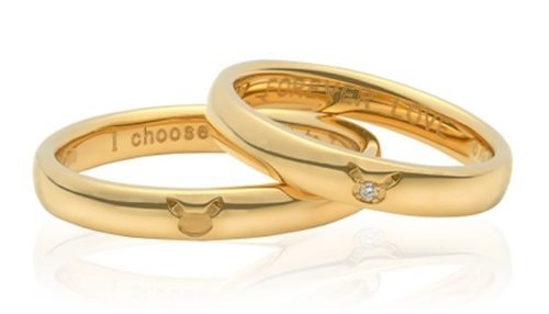 El anillo de Pokémon con la silueta de Pikachu, en sus dos versiones.